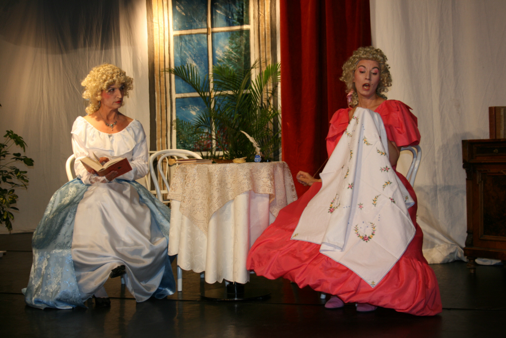 Armande (R. Ebermann) und Henriette (M. Ehart)